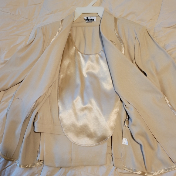 R.J. & CO vintage women's Tan satin trim pants suit 3 piece set size 8 - Picture 15 of 16